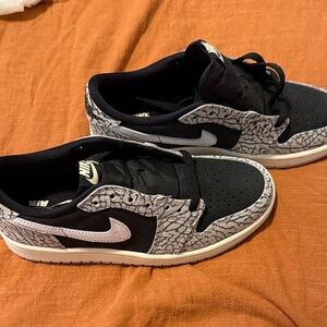 Nike air Jordan’s 1 retro low “black cement”